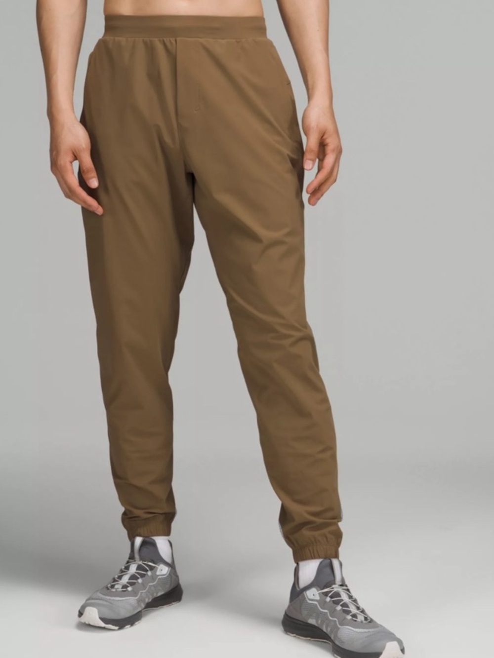 Lululemon Men’s Surge Jogger Pants Size Medium in Artifact Khaki Tan Running XS